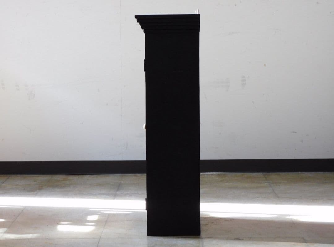 ゆらゆらガラスの壁掛けショーケース 吊り棚 キャビネット ケビント ガラスケース