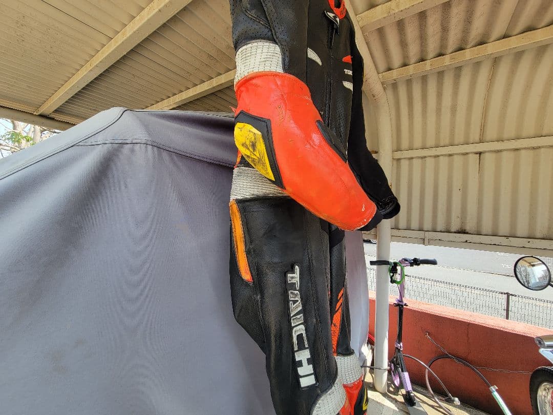 TAICHI レザー バイクツナギ LW 52