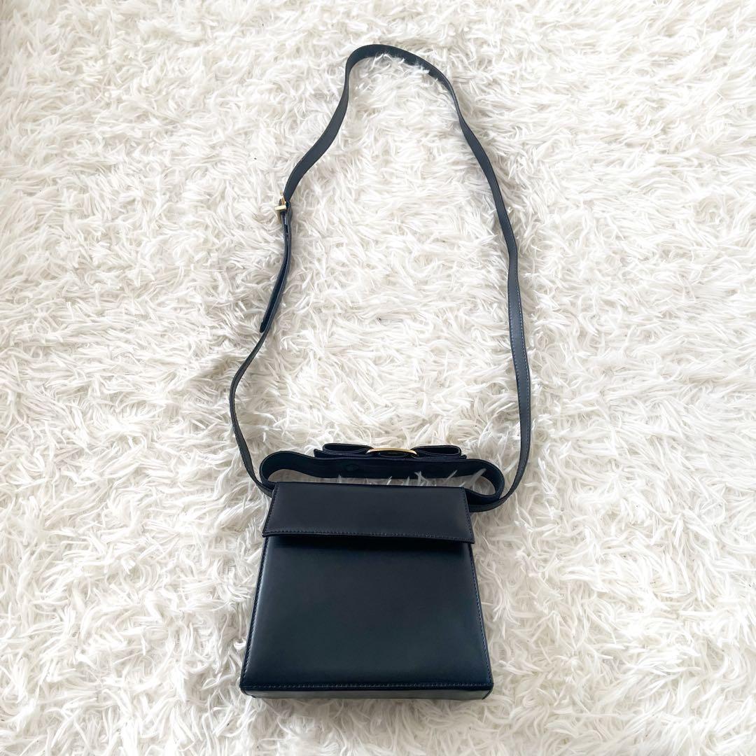 Salvatore Ferragamo ヴァラリボン 2way ショルダーバッグ