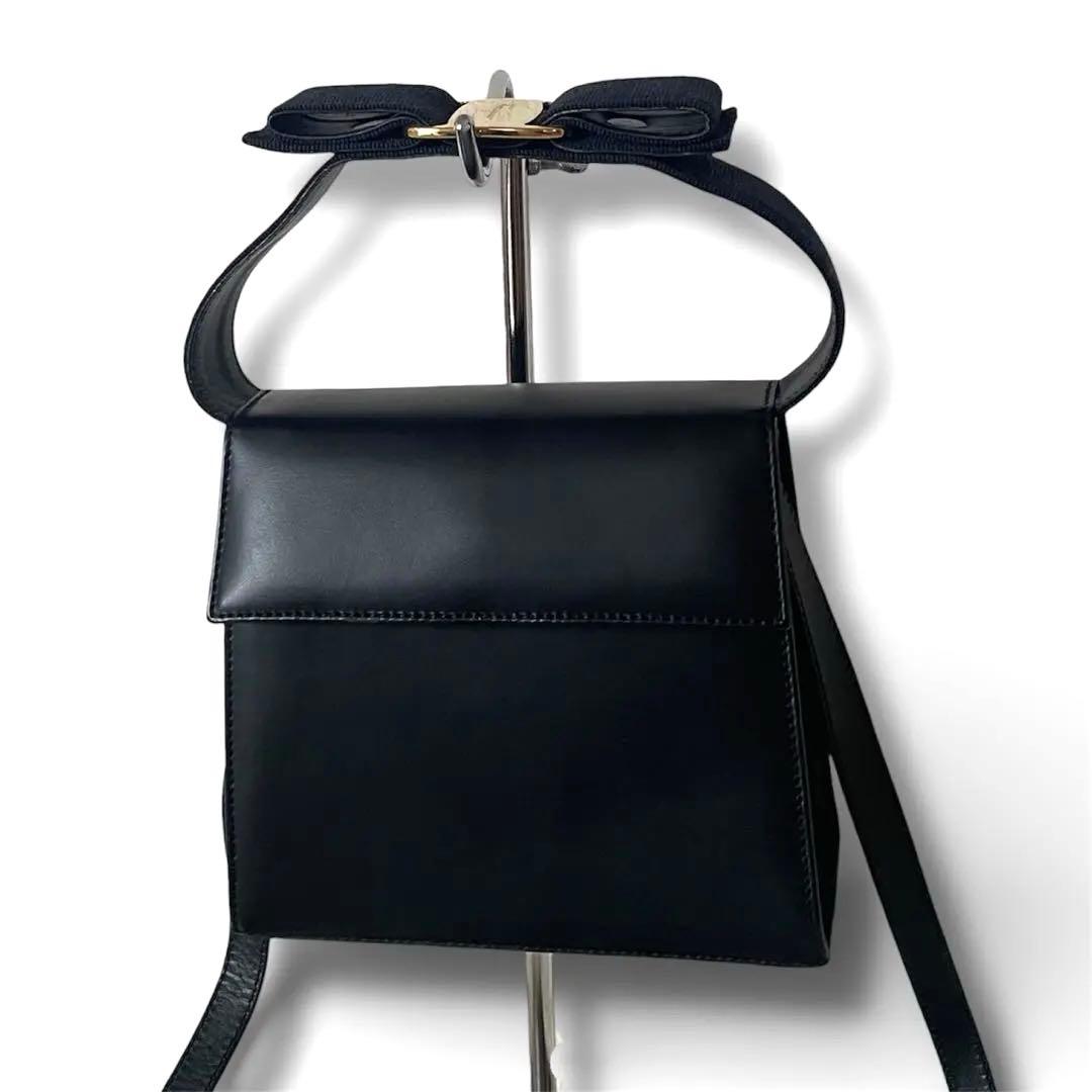 Salvatore Ferragamo ヴァラリボン 2way ショルダーバッグ