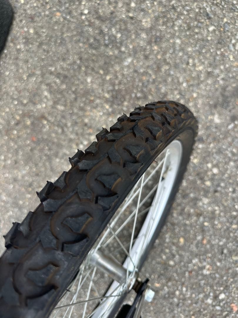 【週末限定1000円OFF】20インチ 折りたたみ 使用頻度浅い　中古