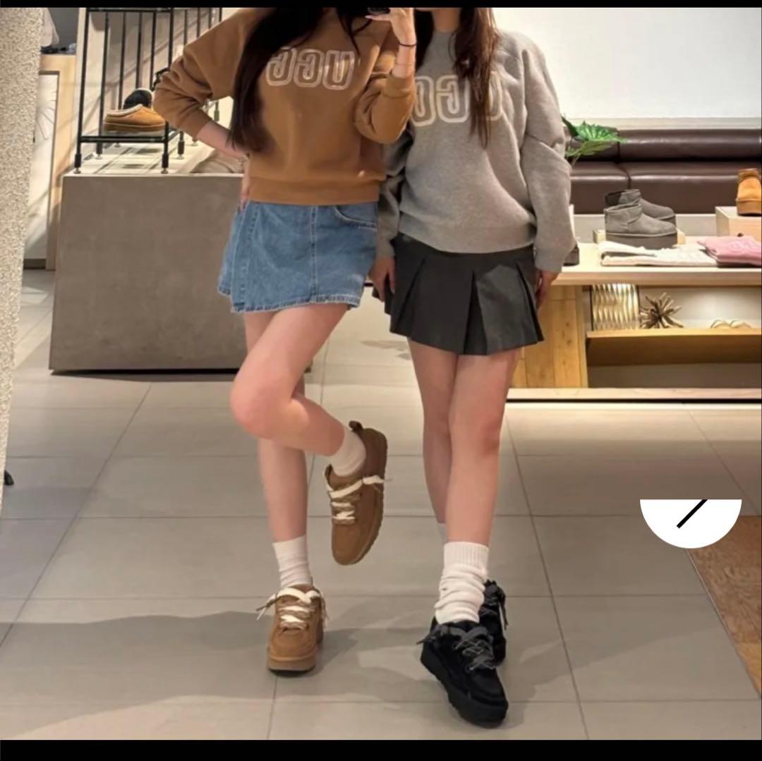 UGG ロゴクルーネックトレーナー
