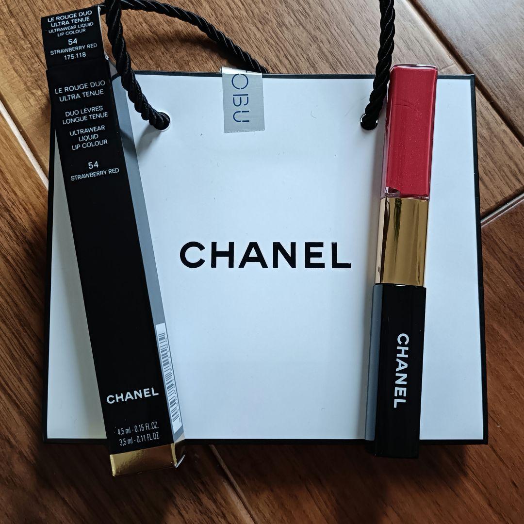 CHANELル ルージュ デュオ ウルトラ トゥニュ　54 ストロベリーレッド