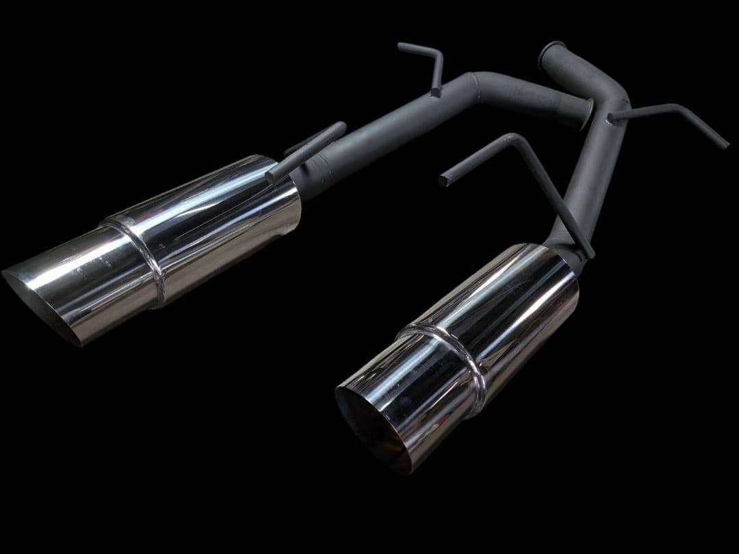 V36スカイラインセダン　ワンオフマフラー　砲弾