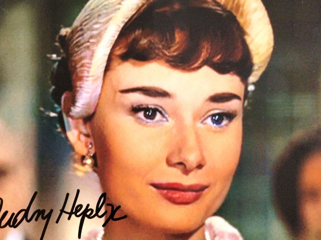 オードリー・ヘプバーン直筆サイン入り2Lサイズ写真…ローマの休日