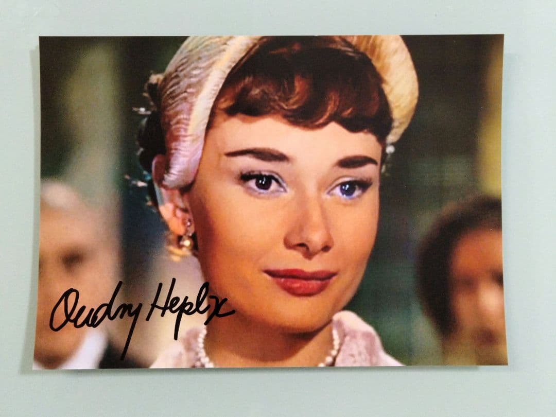 オードリー・ヘプバーン直筆サイン入り2Lサイズ写真…ローマの休日