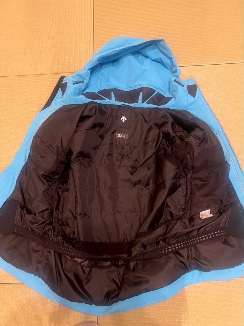 最終値下！未使用 ライトブルー スキーウェア上下フード付き