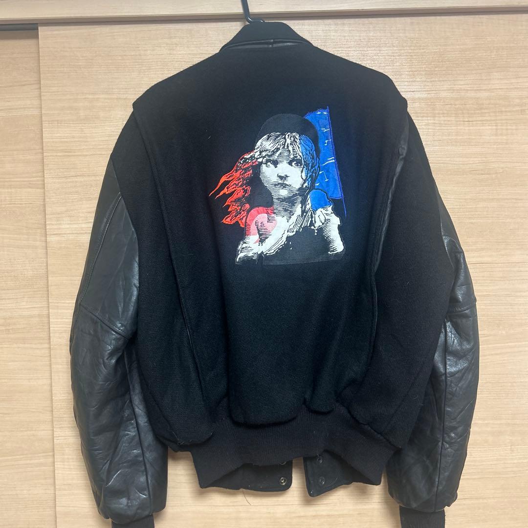 80sスタジャン レミゼラブル/ 黒/レザー刺繍/プリント