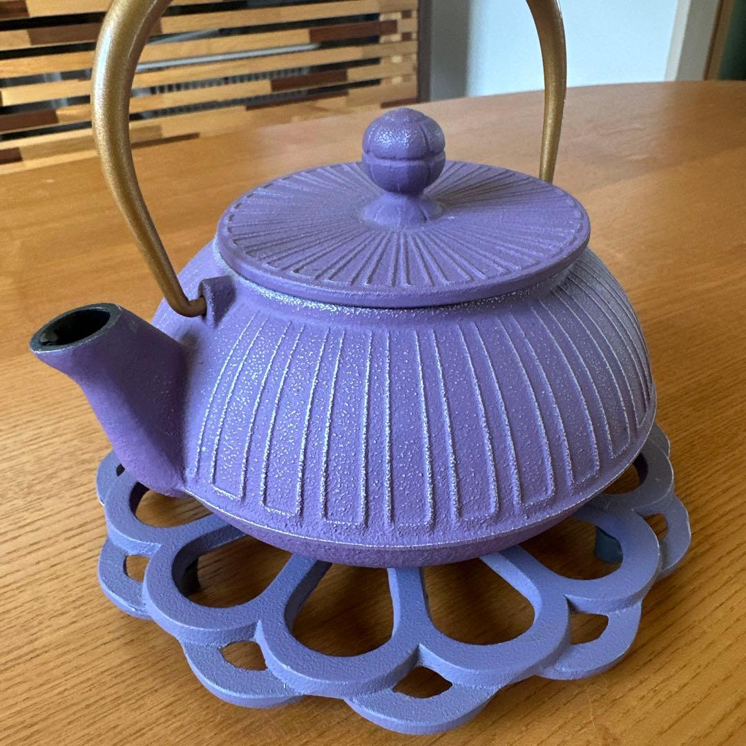 岩鋳の南部鉄器 急須 菊0.65Lラベンダーと釜敷 輪菊 艶消ラベンダーのセット