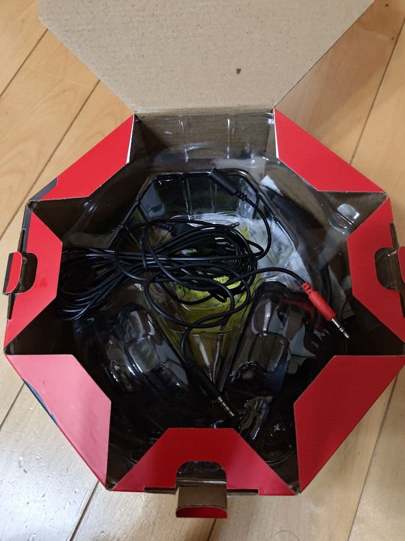 Switch本体(32ギガSDカード付き)とヘッドセット、コントローラセット