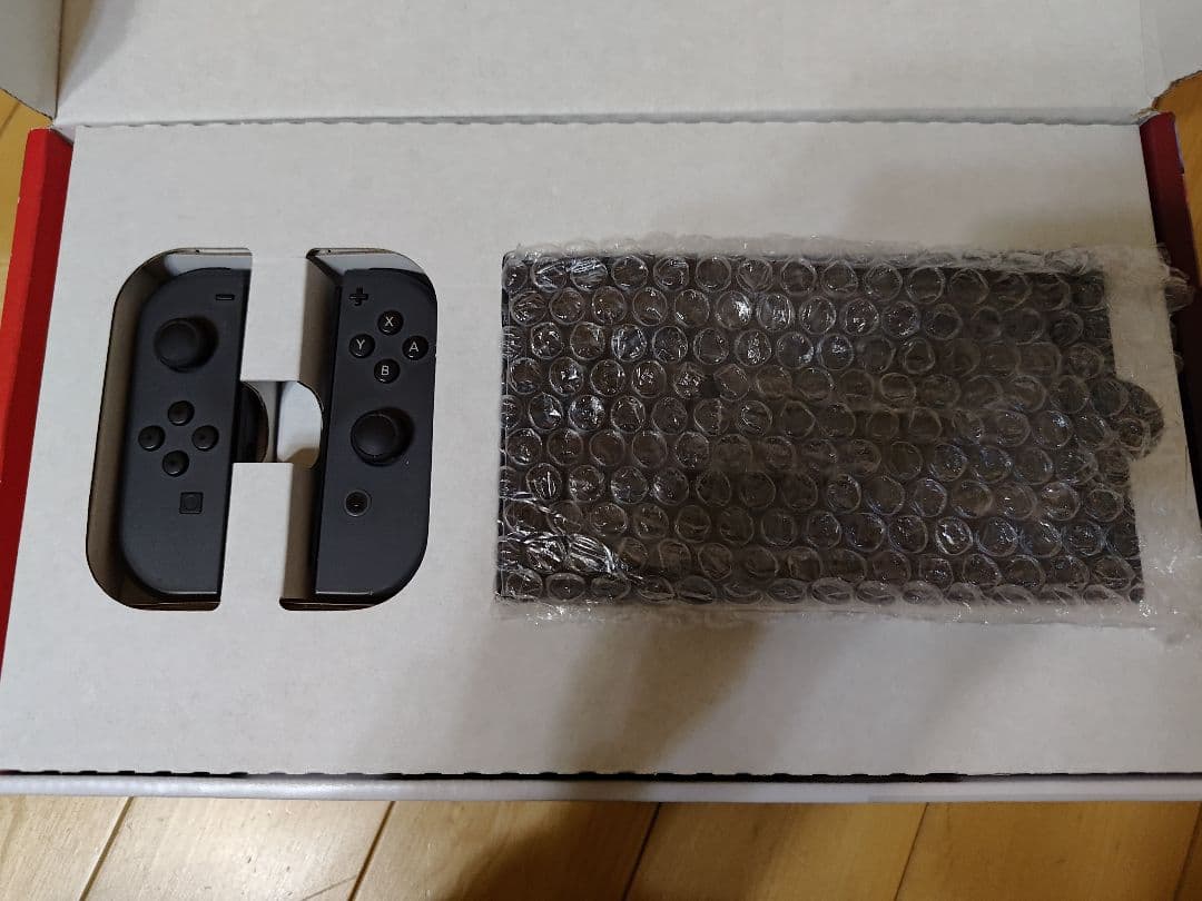 Switch本体(32ギガSDカード付き)とヘッドセット、コントローラセット