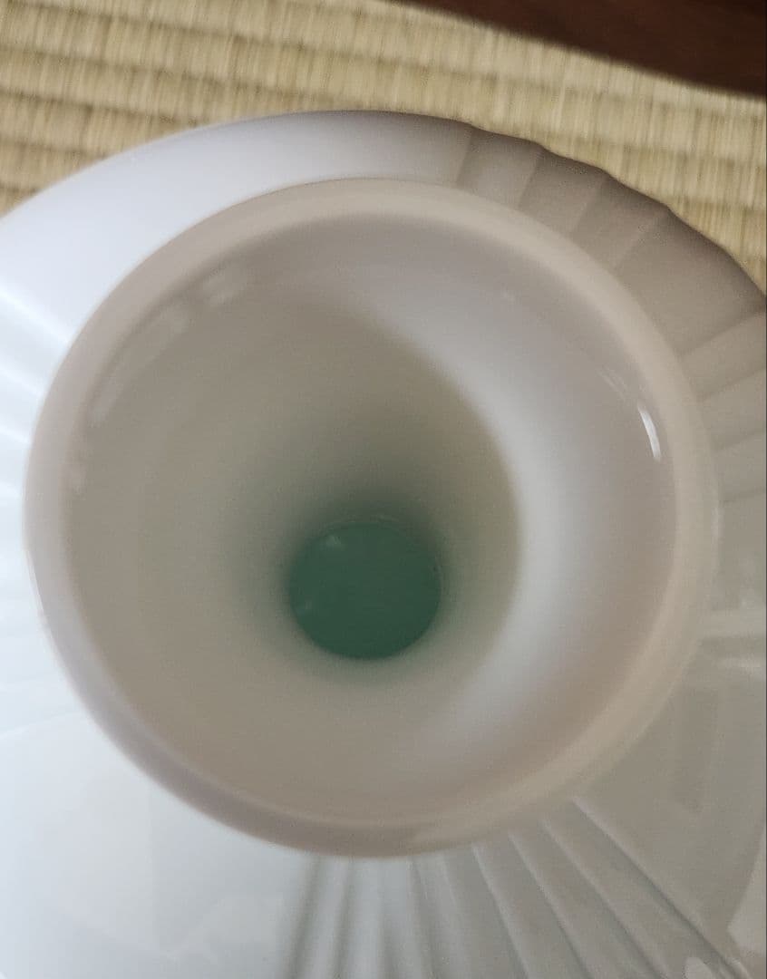 奥川俊右衛門　白磁　線文　花瓶