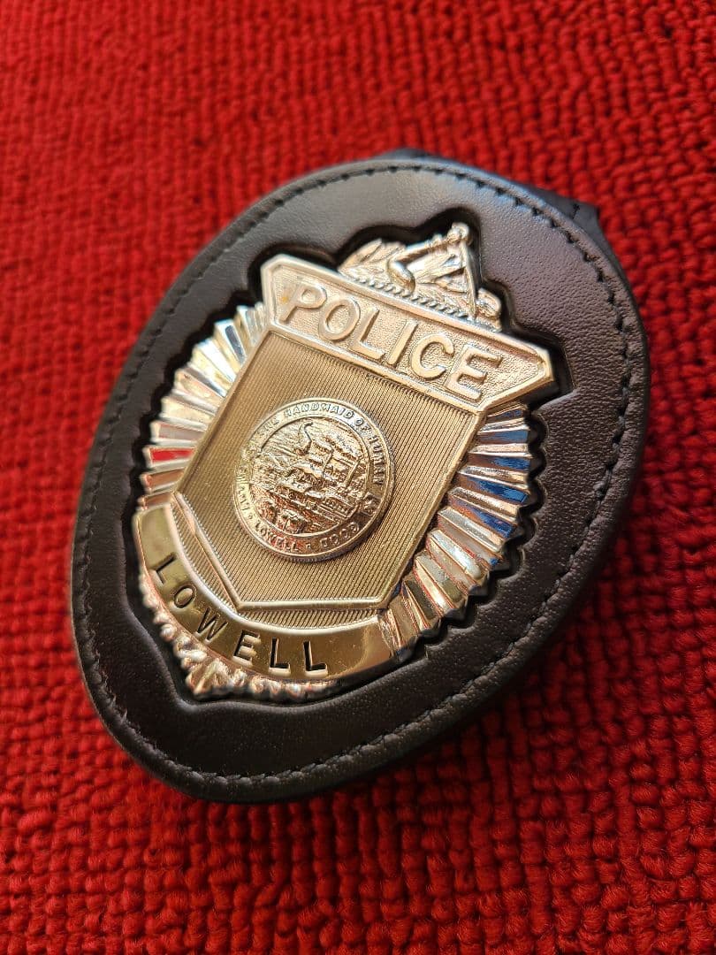 米国ポリスバッジ【マサチューセッツ州 LOWELL警察】PF製バッジホルダー付