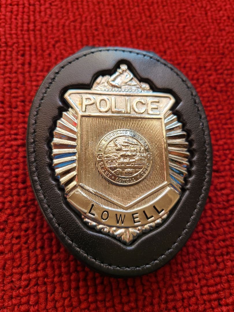 米国ポリスバッジ【マサチューセッツ州 LOWELL警察】PF製バッジホルダー付