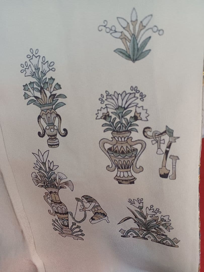 ［小紋］新品未使用品　しつけ有り　保管中のシミ、黄ばみ有り　刺繍　K-305