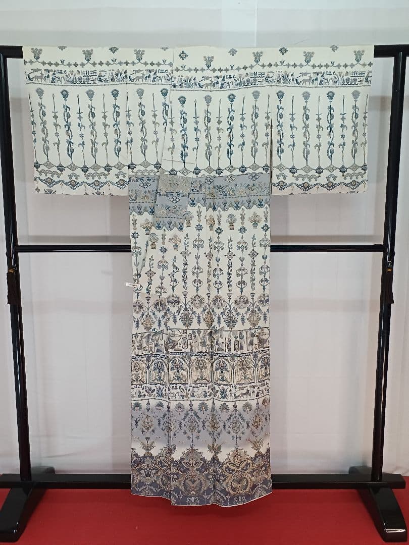 ［小紋］新品未使用品　しつけ有り　保管中のシミ、黄ばみ有り　刺繍　K-305