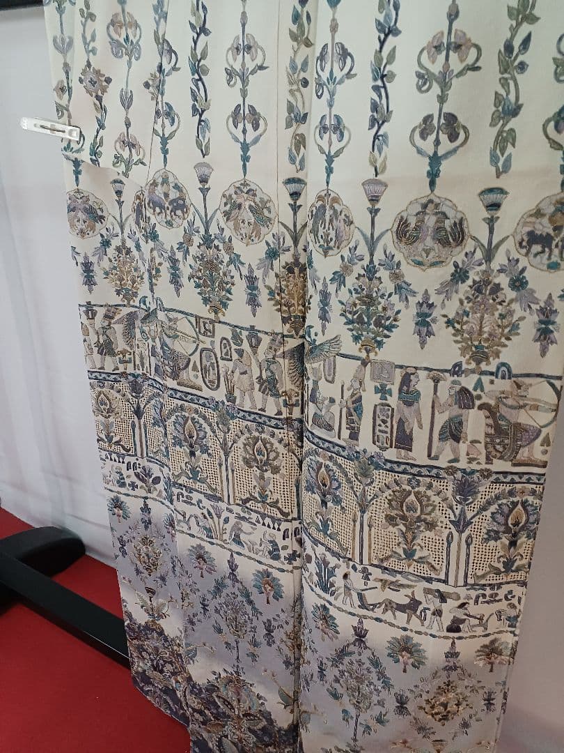 ［小紋］新品未使用品　しつけ有り　保管中のシミ、黄ばみ有り　刺繍　K-305