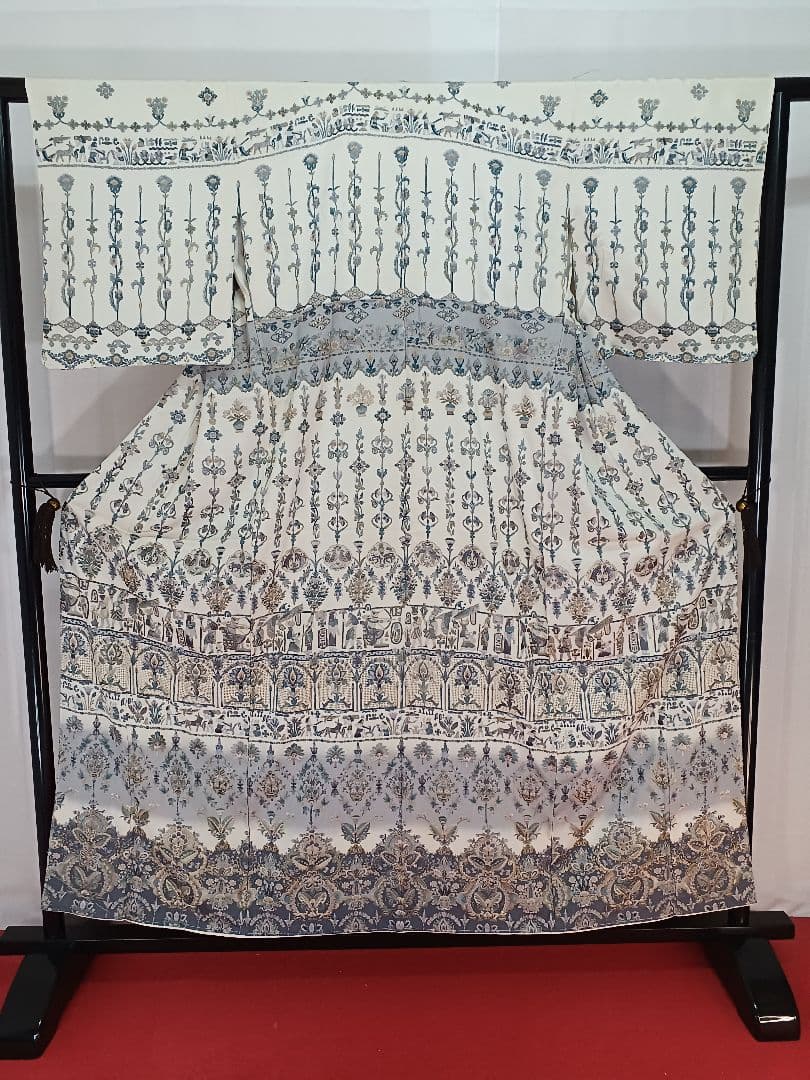 ［小紋］新品未使用品　しつけ有り　保管中のシミ、黄ばみ有り　刺繍　K-305