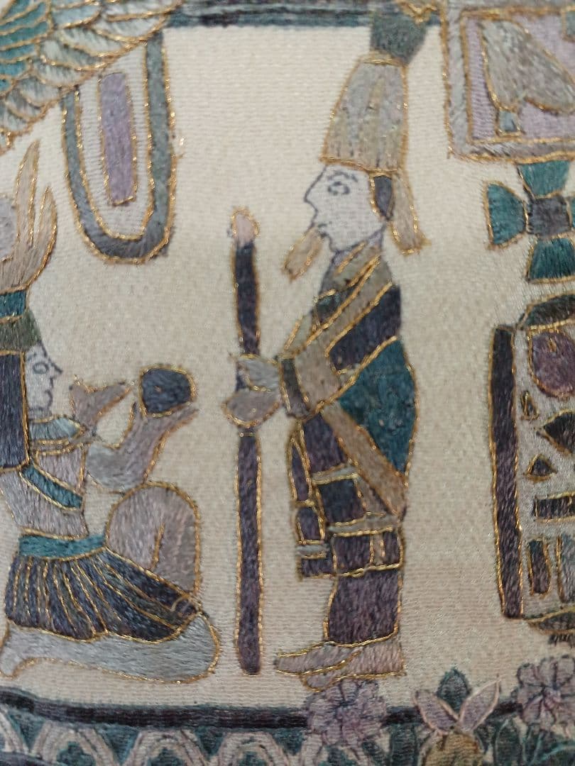 ［小紋］新品未使用品　しつけ有り　保管中のシミ、黄ばみ有り　刺繍　K-305