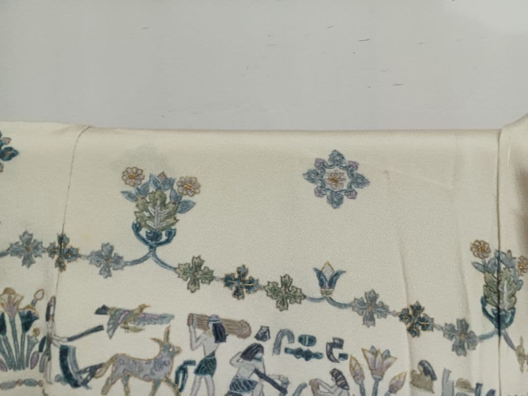 ［小紋］新品未使用品　しつけ有り　保管中のシミ、黄ばみ有り　刺繍　K-305