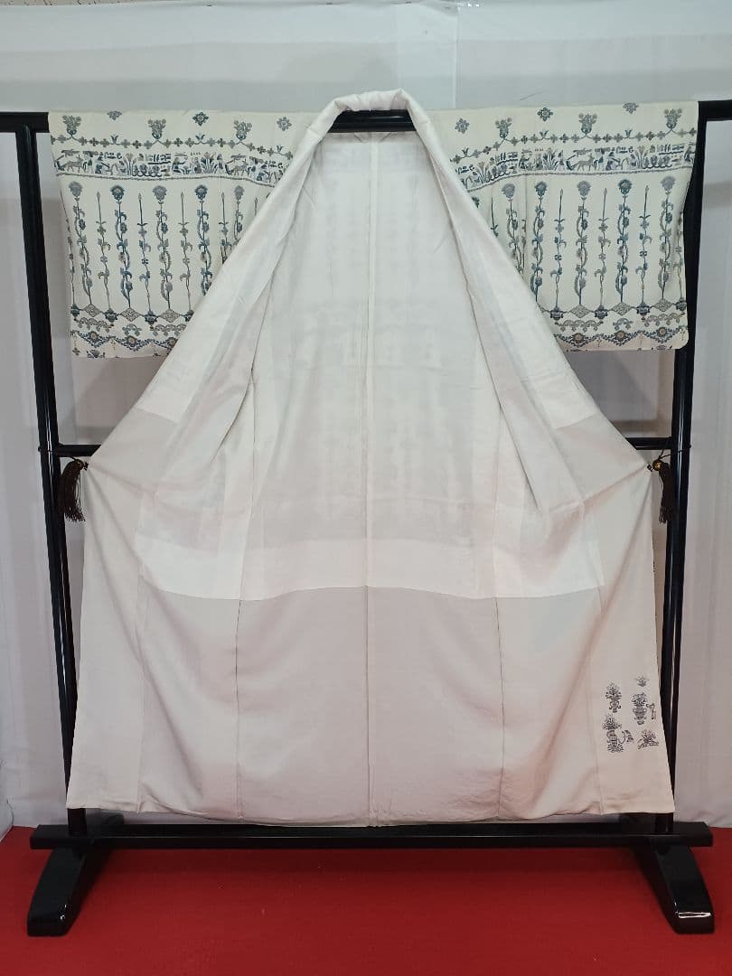 ［小紋］新品未使用品　しつけ有り　保管中のシミ、黄ばみ有り　刺繍　K-305