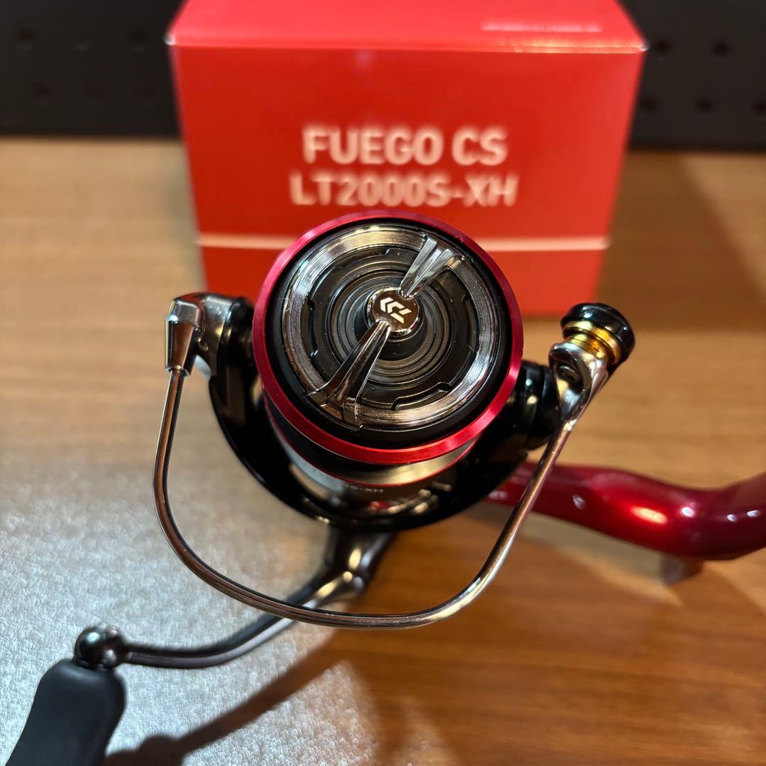 極美品　ダイワ 25 フエゴ LT2000S-XH