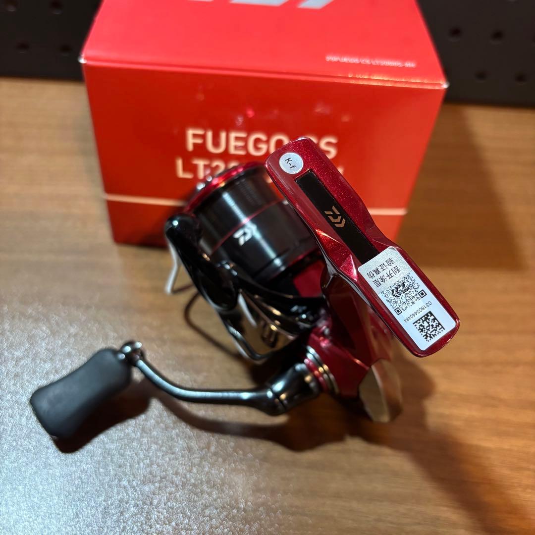 極美品　ダイワ 25 フエゴ LT2000S-XH