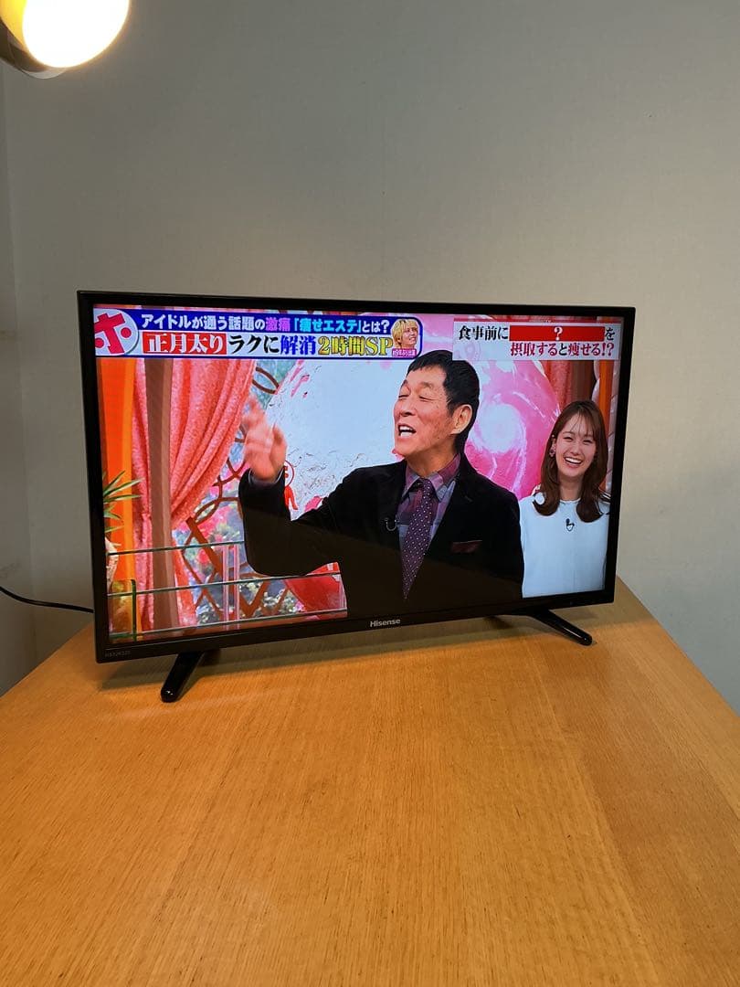 ☆美品　ハイセンス32型液晶テレビHS32K220 おまけあり　送料無料！