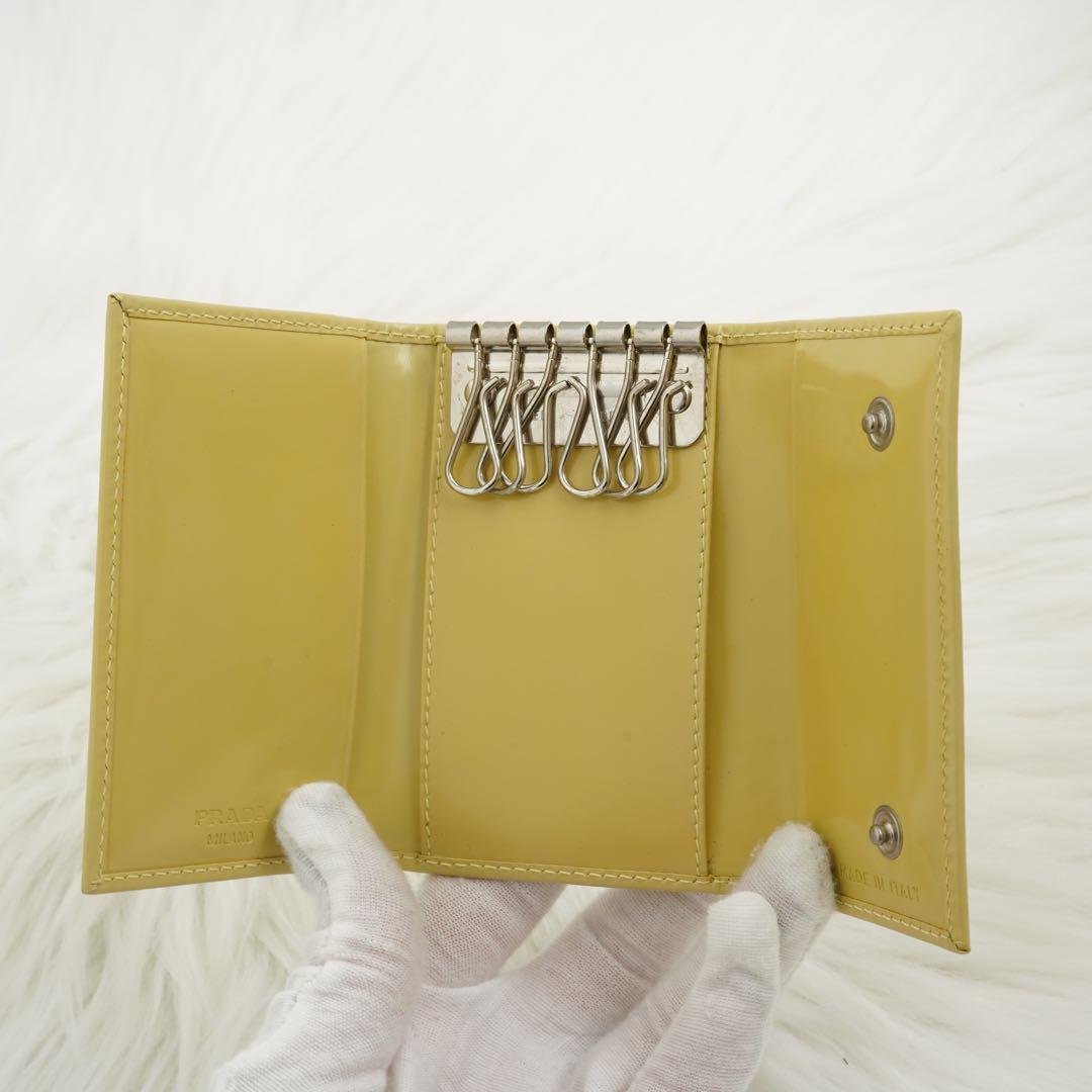 新品未使用品　箱・ギャランティ付き　PRADA プラダ　キーケース　ロゴグラム