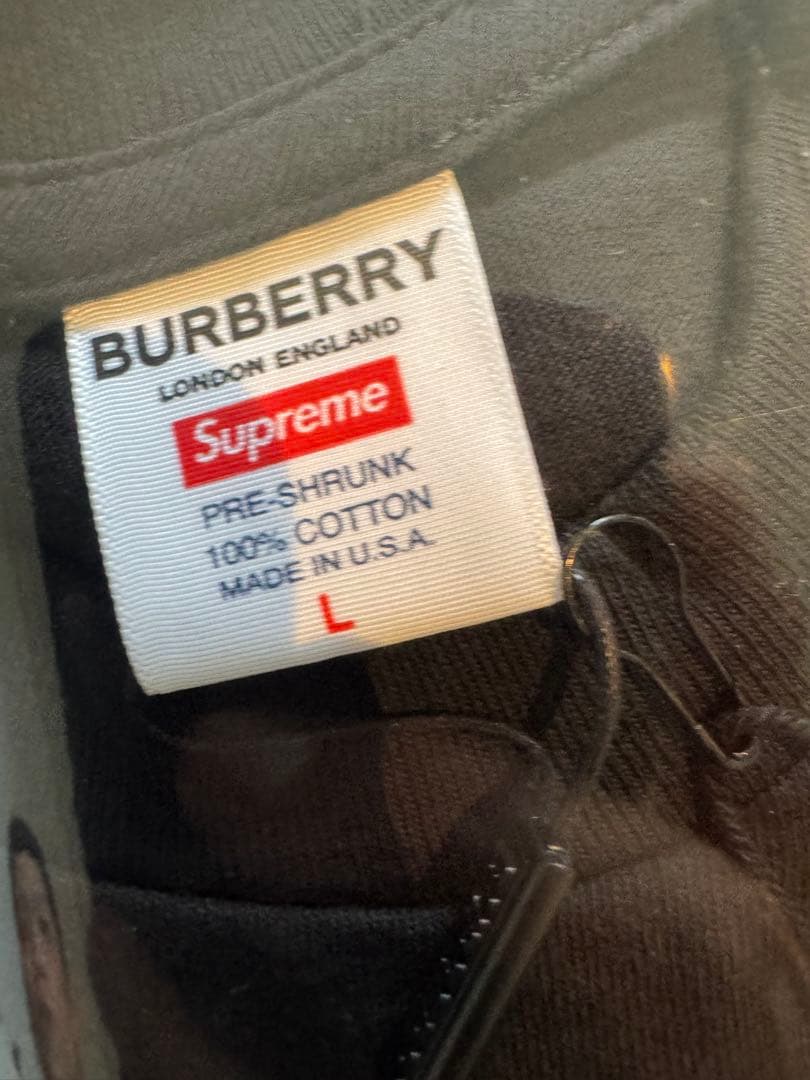 Burberry x Supreme Tシャツ