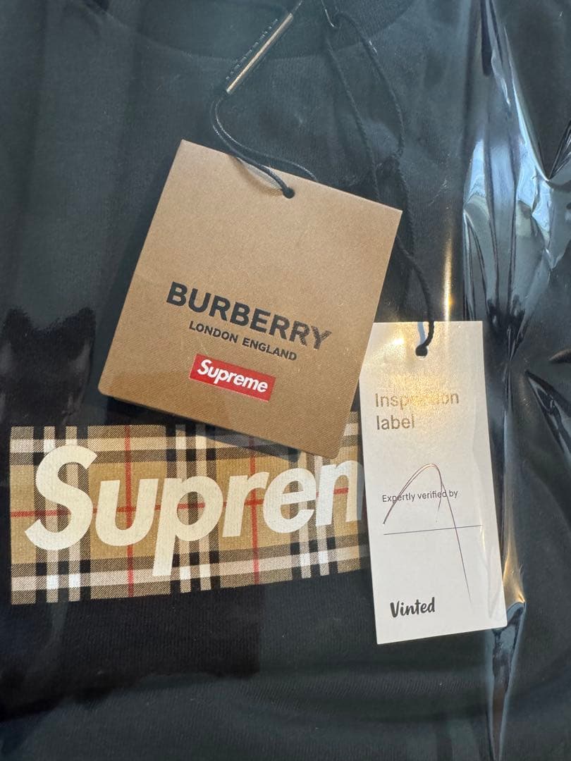 Burberry x Supreme Tシャツ