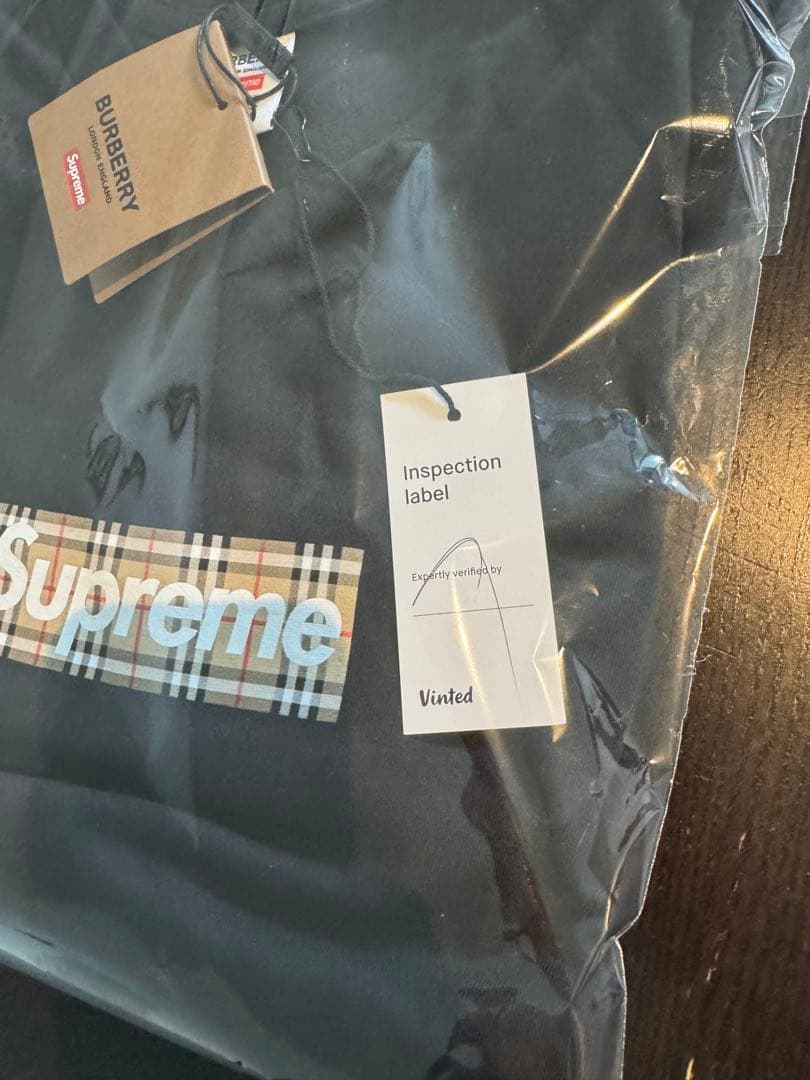 Burberry x Supreme Tシャツ
