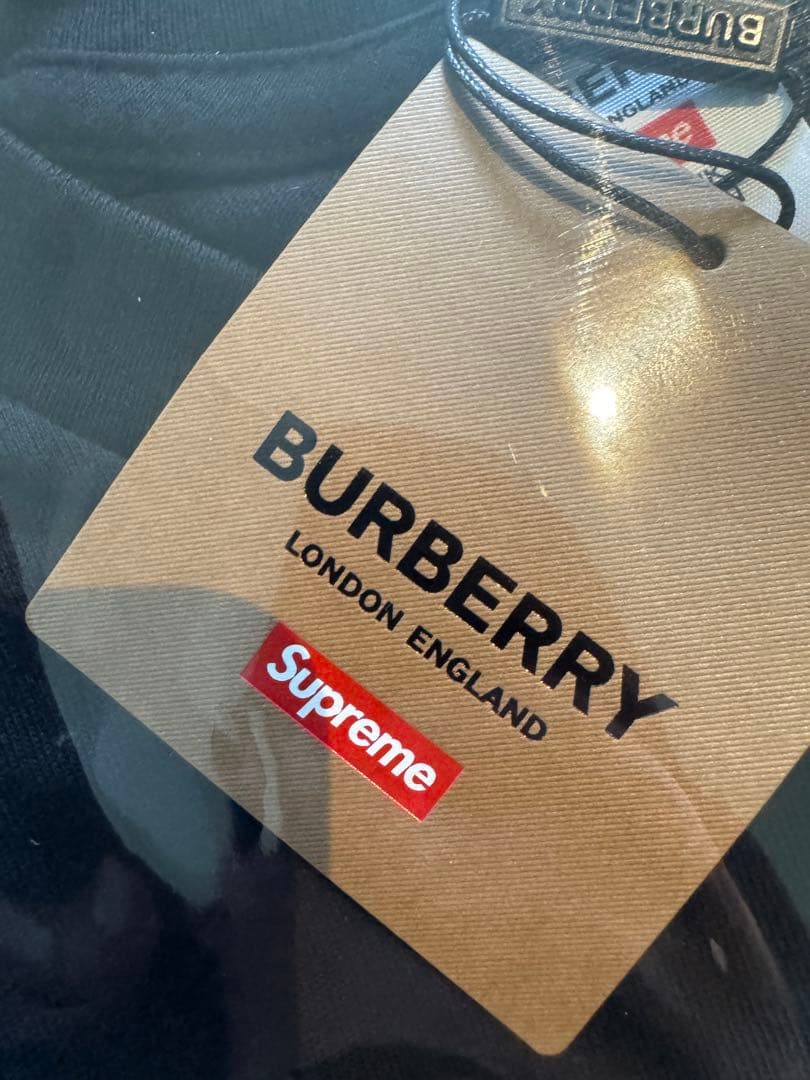 Burberry x Supreme Tシャツ
