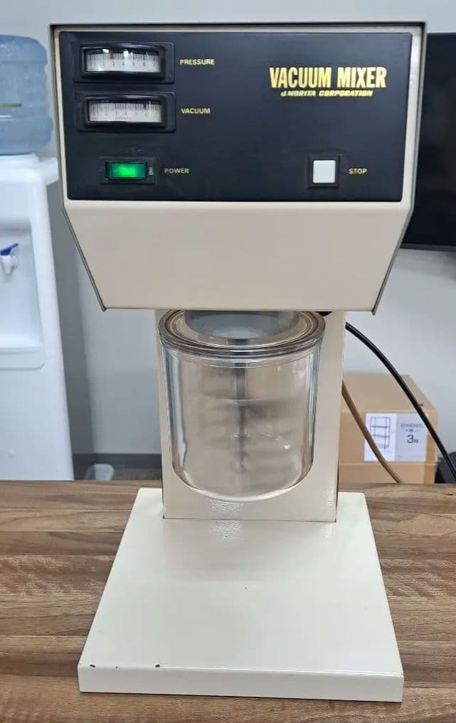 歯科技工　モリタ　バキュームミキサー　真空撹拌機　カップ付属　壁掛け可能
