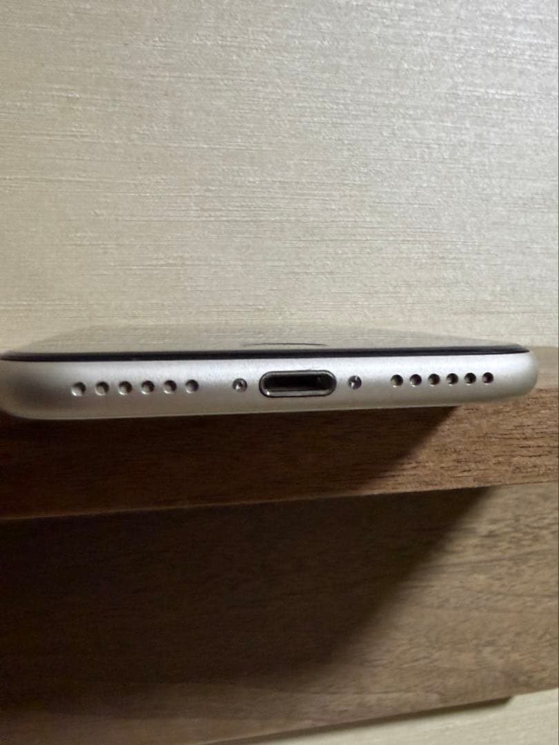 t*o様 iPhone SE 第二世代　ホワイト