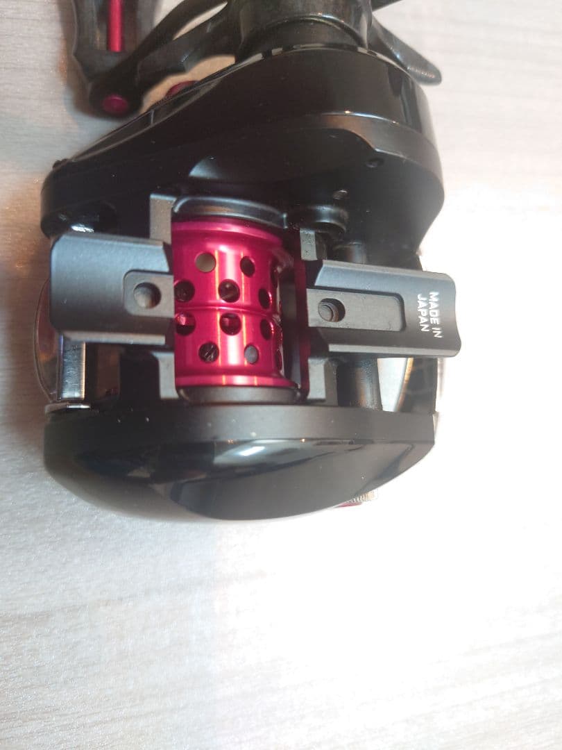 み*ん様 ダイワ SS AIR 8.1R ベイトリール