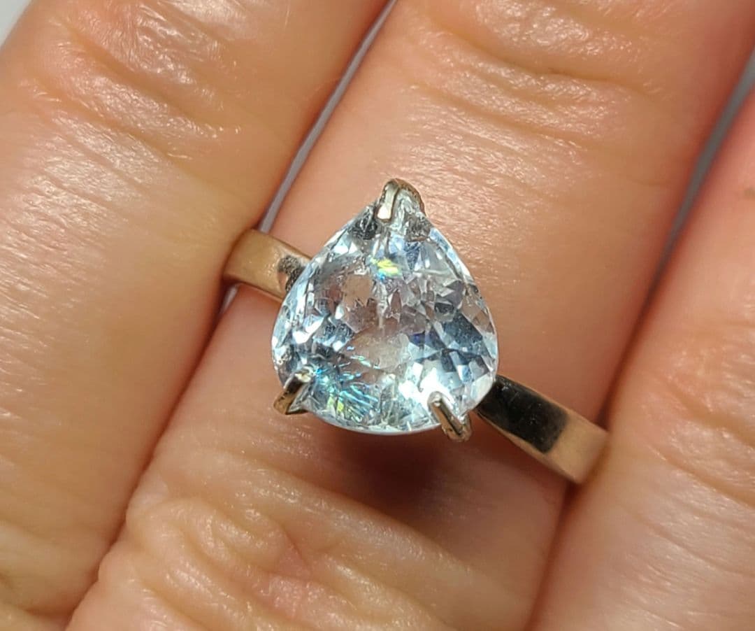 ☆★☆レインボー★非加熱アクアマリンレインボーインクルージョン入り★