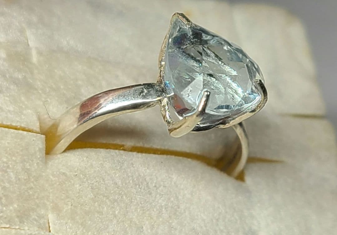 ☆★☆レインボー★非加熱アクアマリンレインボーインクルージョン入り★