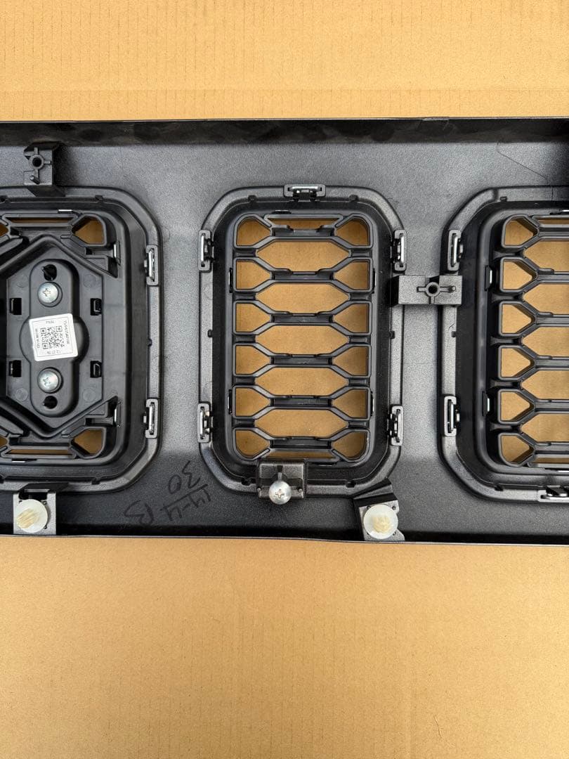 ジムニーノマド　純正フロントグリル