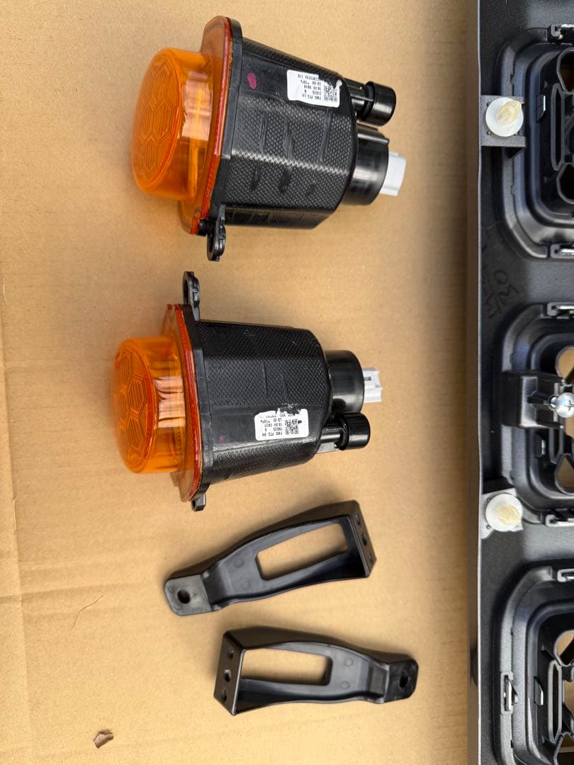 ジムニーノマド　純正フロントグリル