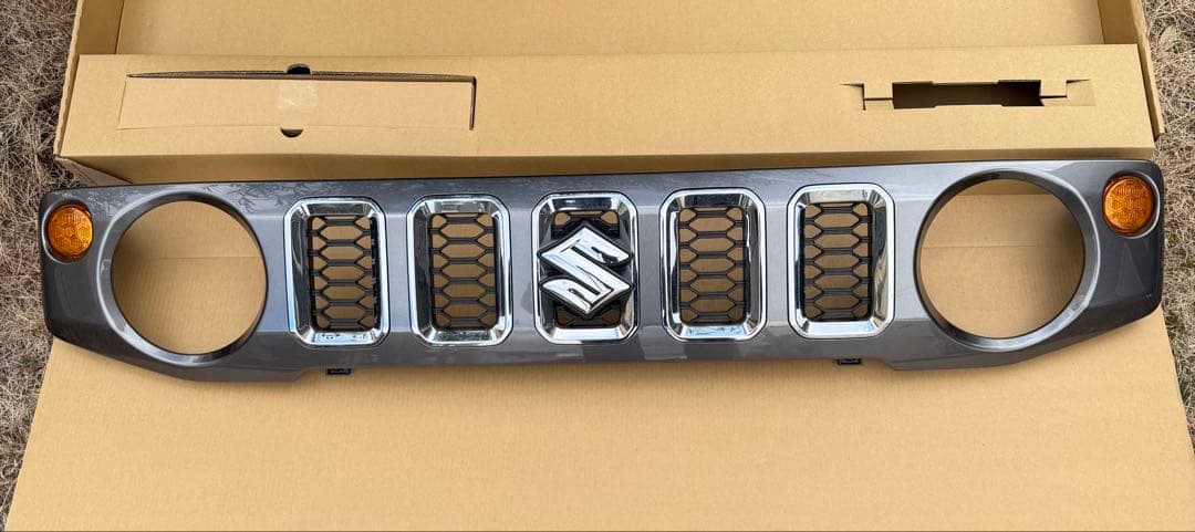 ジムニーノマド　純正フロントグリル