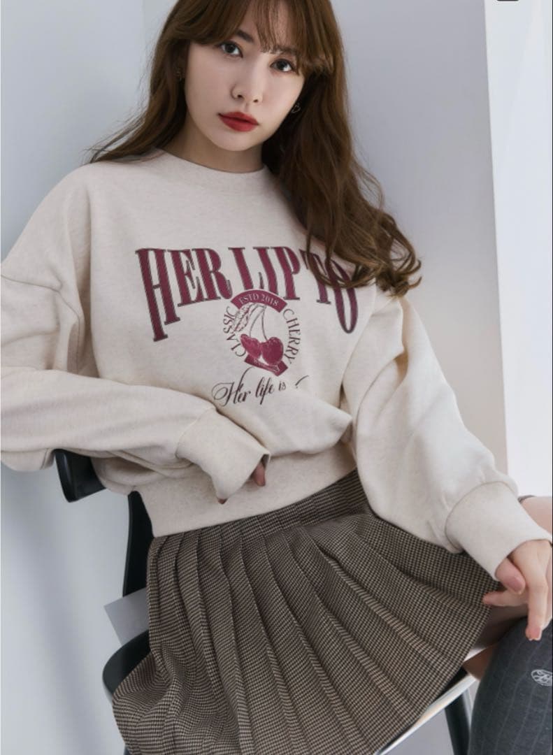 完売商品herlipto Classic Cherry Sweatshirt