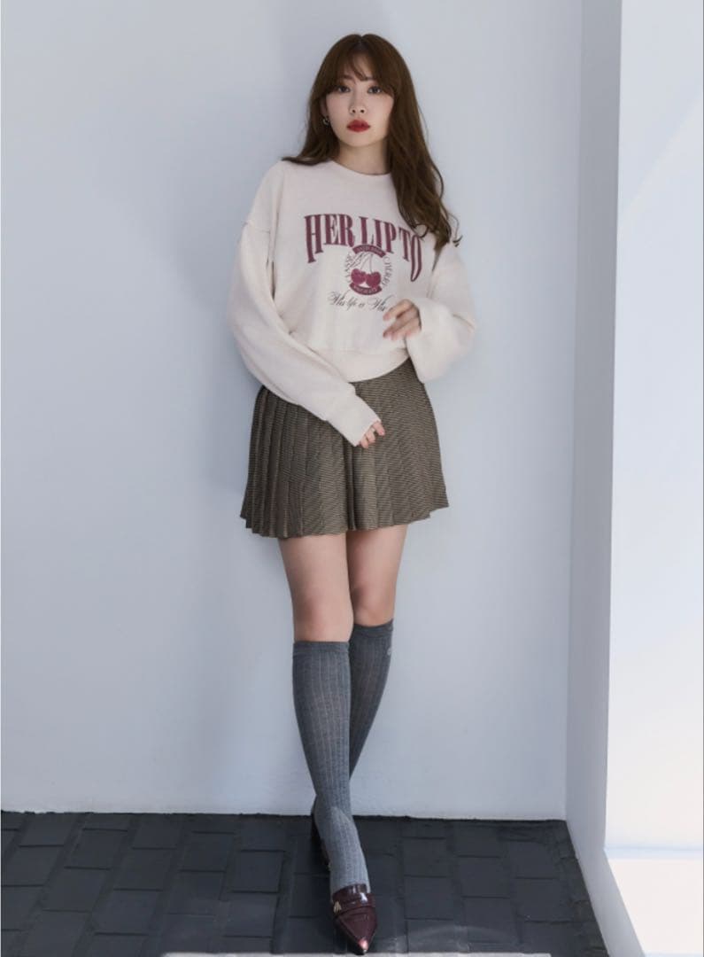 完売商品herlipto Classic Cherry Sweatshirt