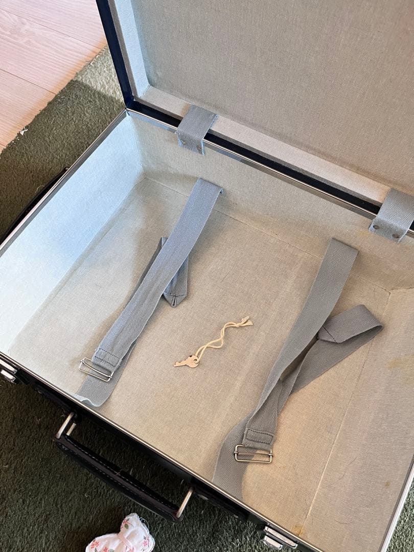 グローブトロッター　トランクネイビーキャリーオン機内持込可能