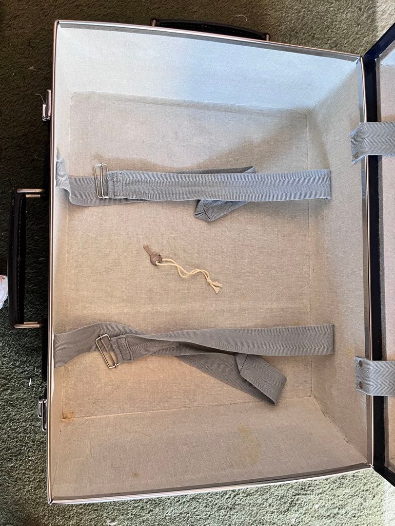 グローブトロッター　トランクネイビーキャリーオン機内持込可能