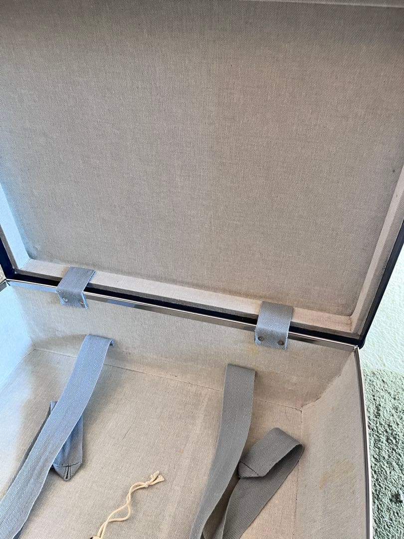 グローブトロッター　トランクネイビーキャリーオン機内持込可能