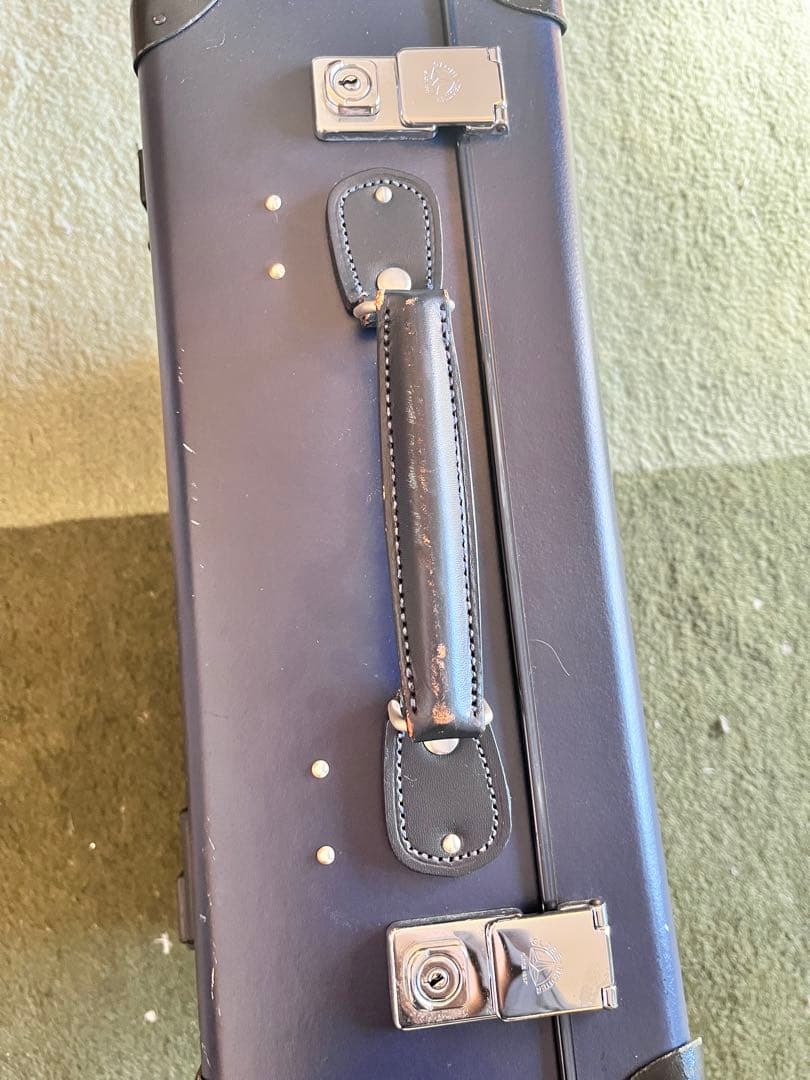 グローブトロッター　トランクネイビーキャリーオン機内持込可能