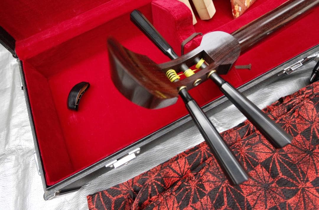 ■高級三味線■細棹 紅木 綾杉胴 バチ、ハードケース付き