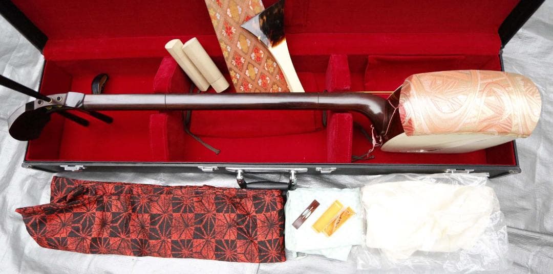 ■高級三味線■細棹 紅木 綾杉胴 バチ、ハードケース付き