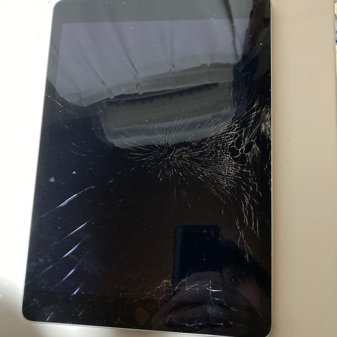 iPad 本体 第9世代 シルバー 画面ひび割れ